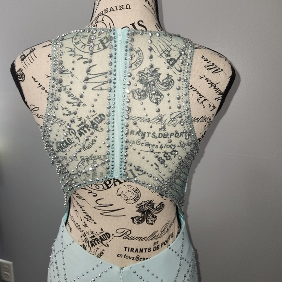 Cachet NWT Glamorous Jeweled Jersey Gown with Cutouts Color Mint Size 2 - Picture 5 of 15